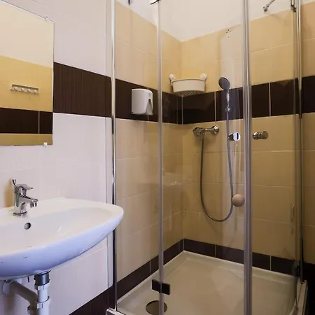 East Station Private Vendégház *